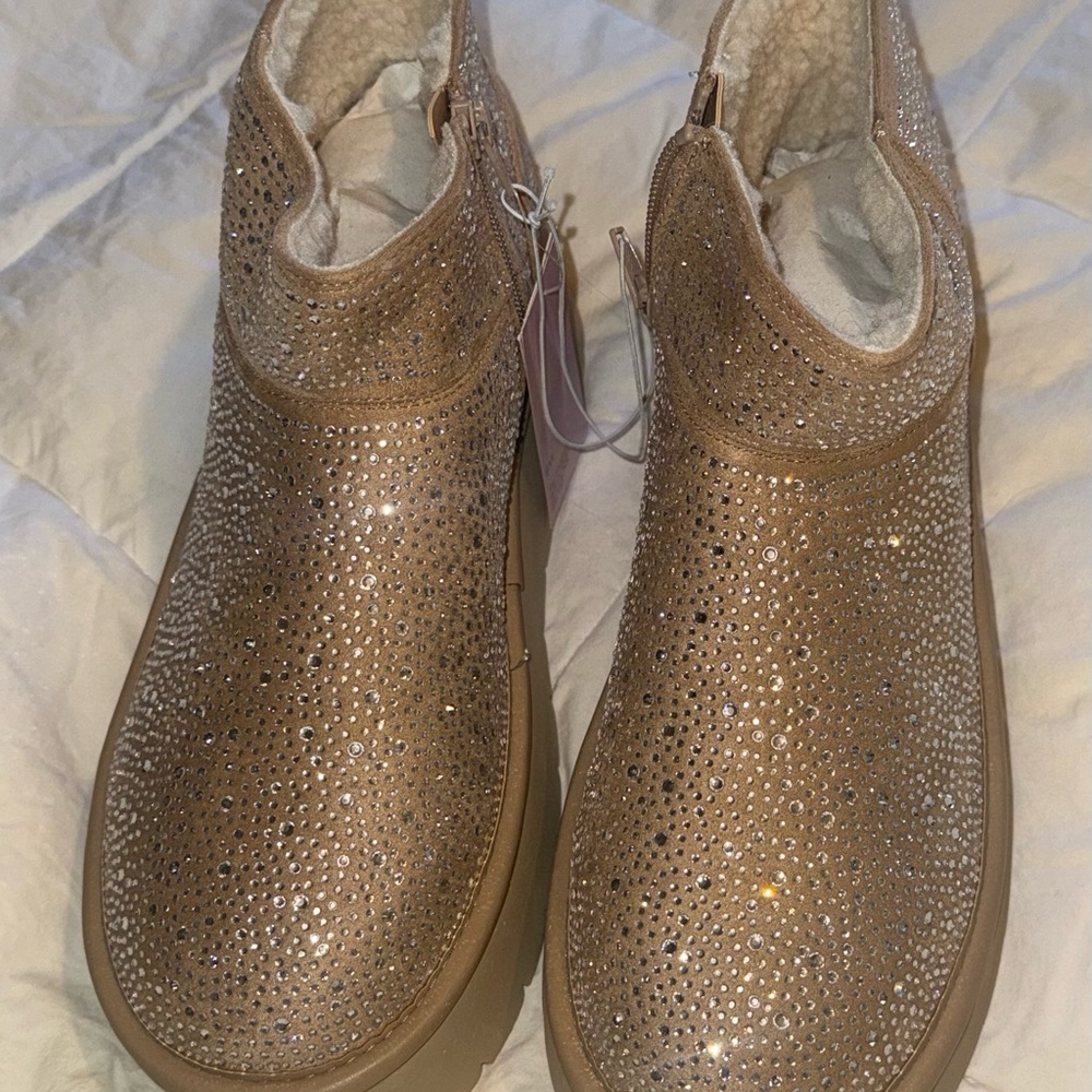 Size 11 Wild Fable Glittering Rhinestone Tan Shortie cozy Winter Short Boots